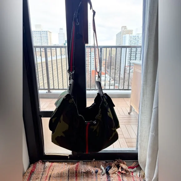 Camouflage Pet Carrier Bag - Picture 3 of 6